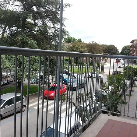 A Due Passi Dal Treno Apartman Pisa